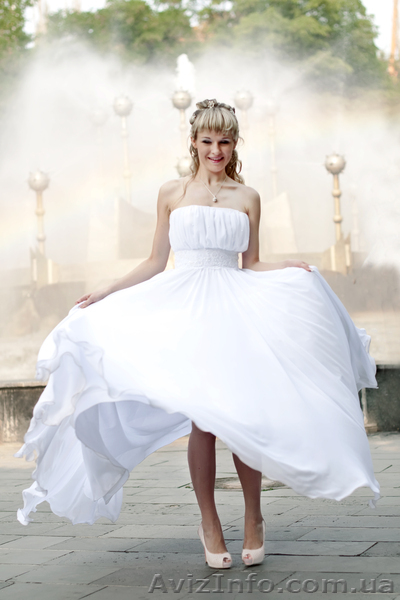 СРОЧНО НЕДОРОГО свадебно-вечернее платье - <ro>Изображение</ro><ru>Изображение</ru> #1, <ru>Объявление</ru> #234980