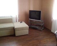 0990755307, Сдам посуточно 2-х комн. кв-ру в самом центре Луганска с евро рем. - <ro>Изображение</ro><ru>Изображение</ru> #1, <ru>Объявление</ru> #169800